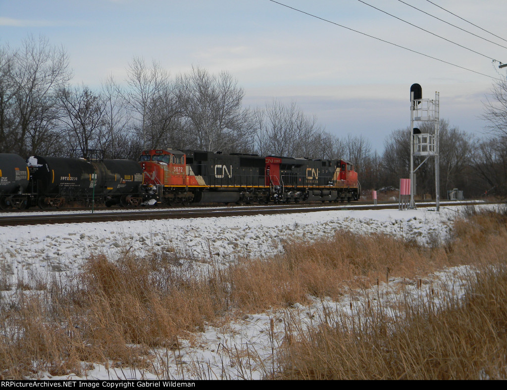 CN 5672 & CN 2262